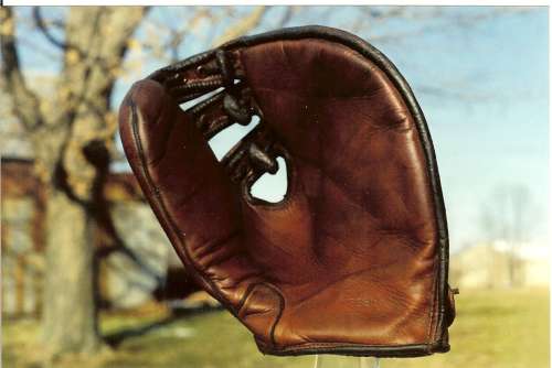 Unique Web Basemitt Front